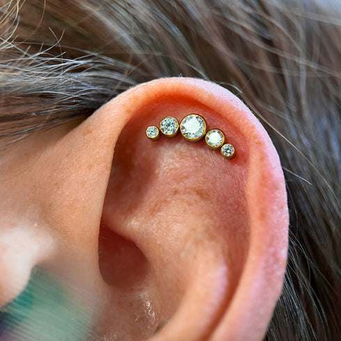 Titanium crystal arc labret