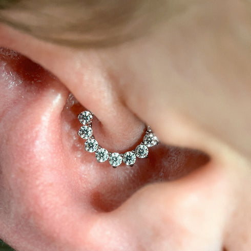 Titanium front facing round gem ring