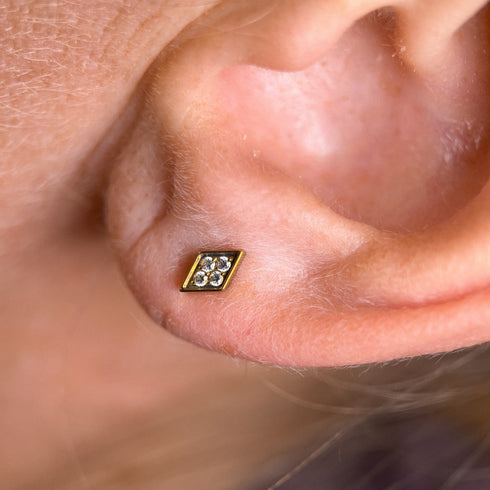Titanium rhombus gem labret