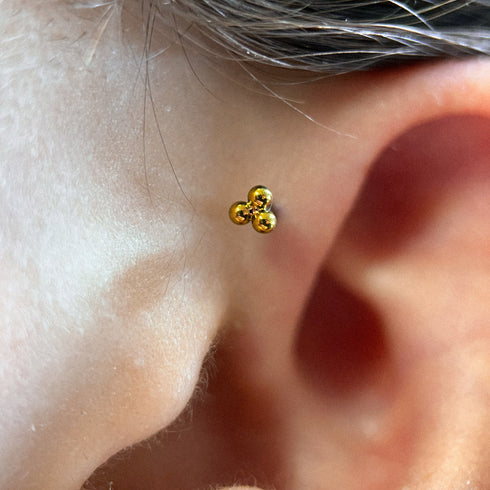 Titanium trinity bead labret