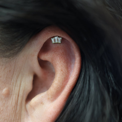 Titanium triple baguette gem labret